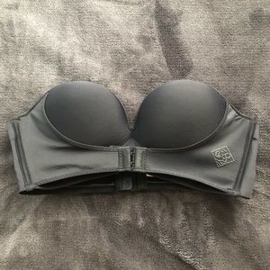 Black strapless push up bra